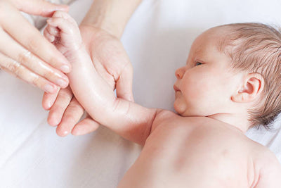 How to massage a baby with 7 techniques and tips